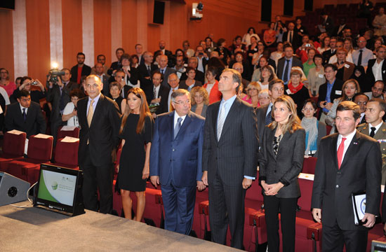 Первая леди Азербайджана приняла участие в Международном конгрессе в Париже (ФОТО)